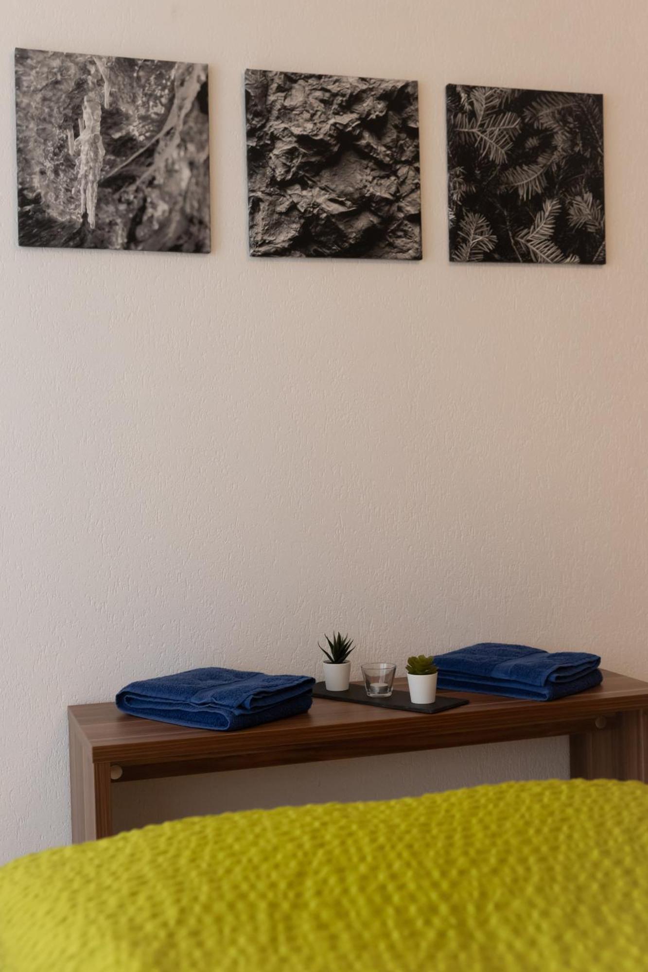Apartments Saasunia Rum bild